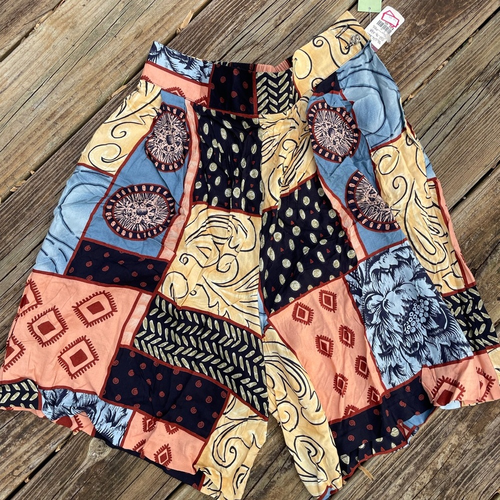 1980’s Retro/Vintage “ELEMENTS” brand walking shorts